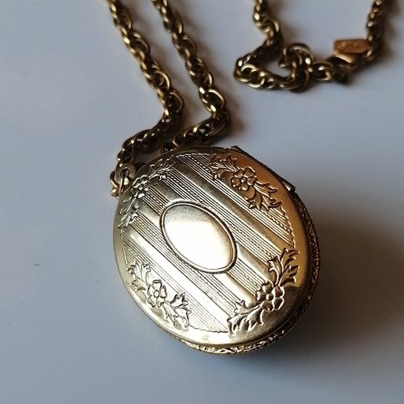 Vintage Necklace Faux Seed Pearls Black Enamel Goldtone Pendant Mourning Locket - Picture 8 of 9